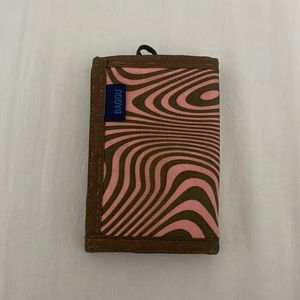 Baggu wallet. In great condition.
